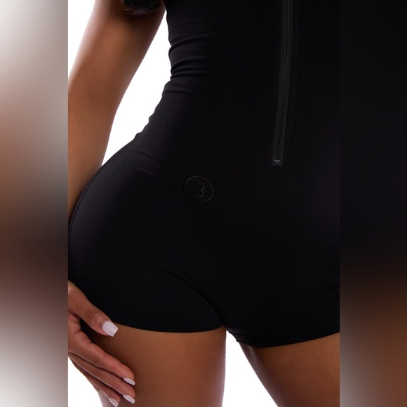 BASIC SHORT BODY SUIT  romper Size Medium - Picture 9 of 15